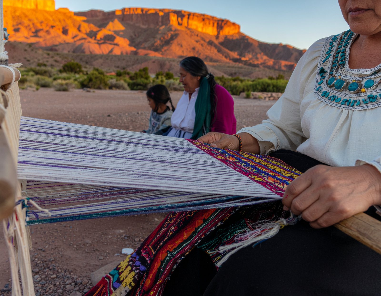 Raíces indígenas: tejido ancestral de los Andes